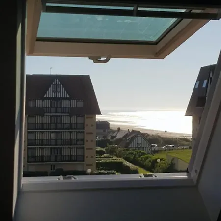 Equipped Apt On The Beach In Cabourg